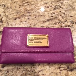 NWOT Marc by Marc Jacobs magenta leather wallet